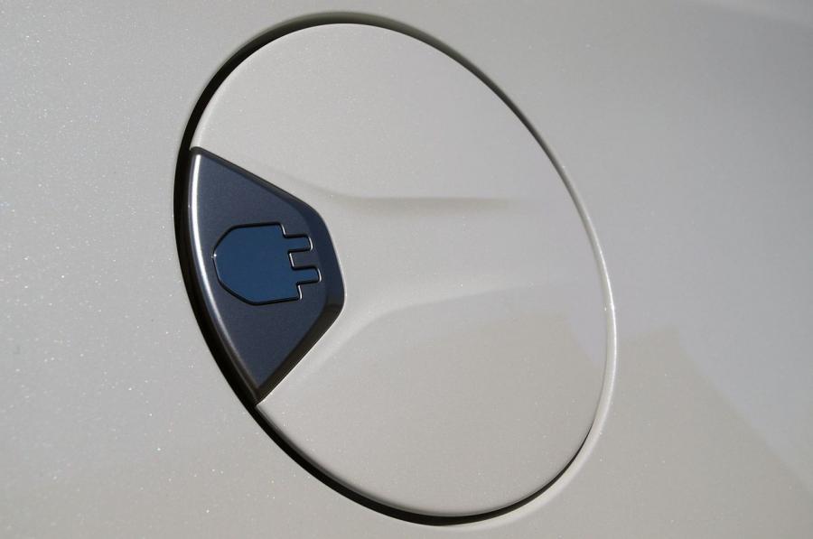  Toyota Prius Plug-In Hybrid 2012 года  (фото 67 из 75)